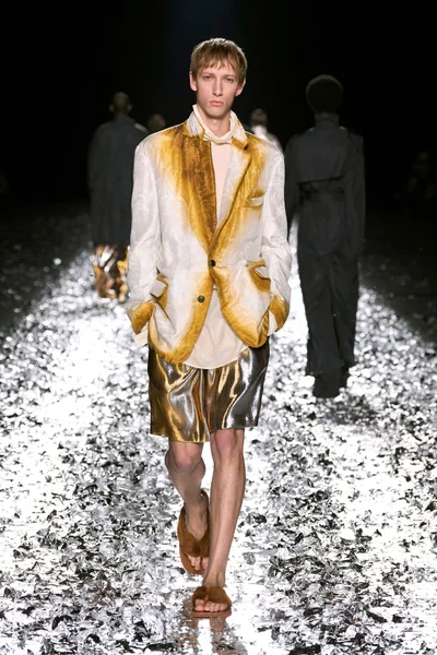 Look 63